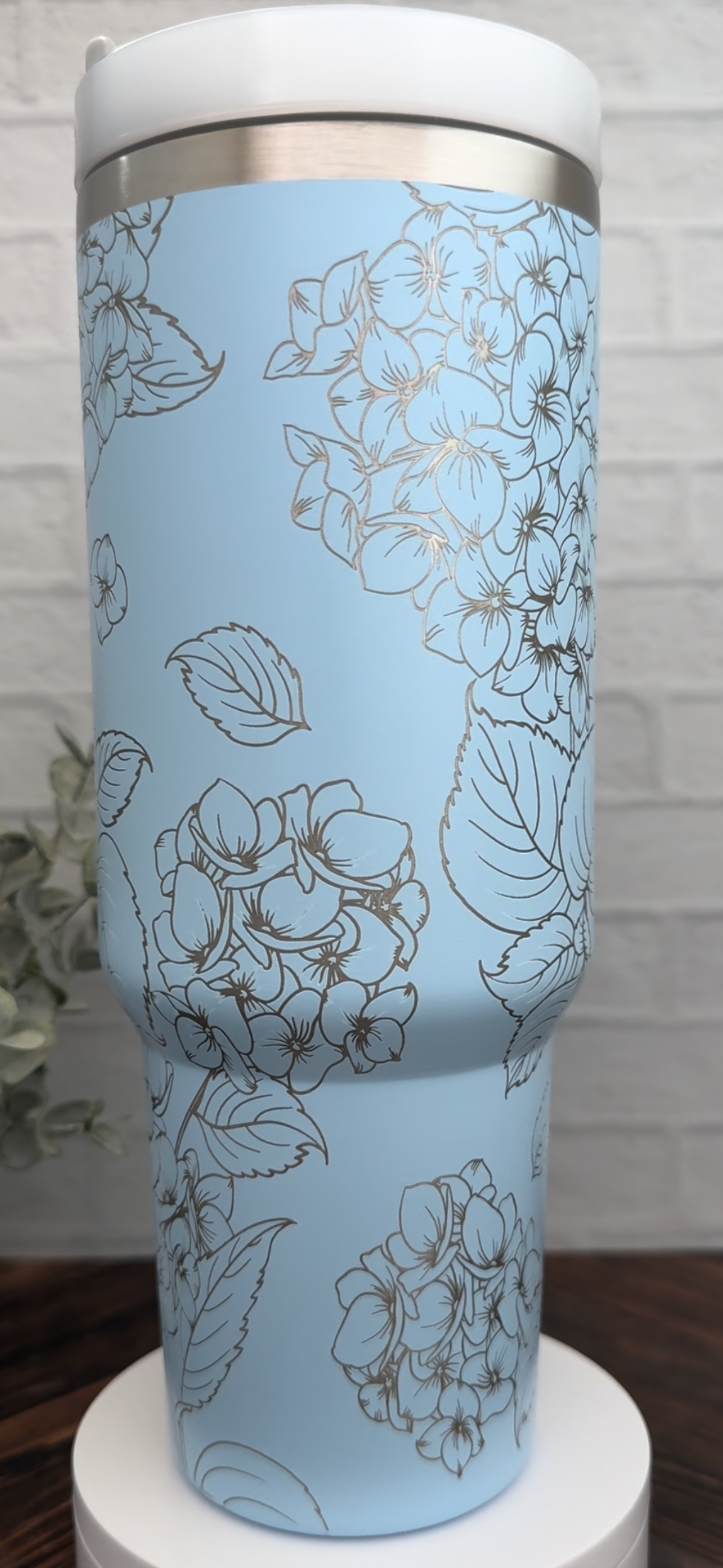 40 oz Tumbler - Hydrangea on Sky Blue RTS